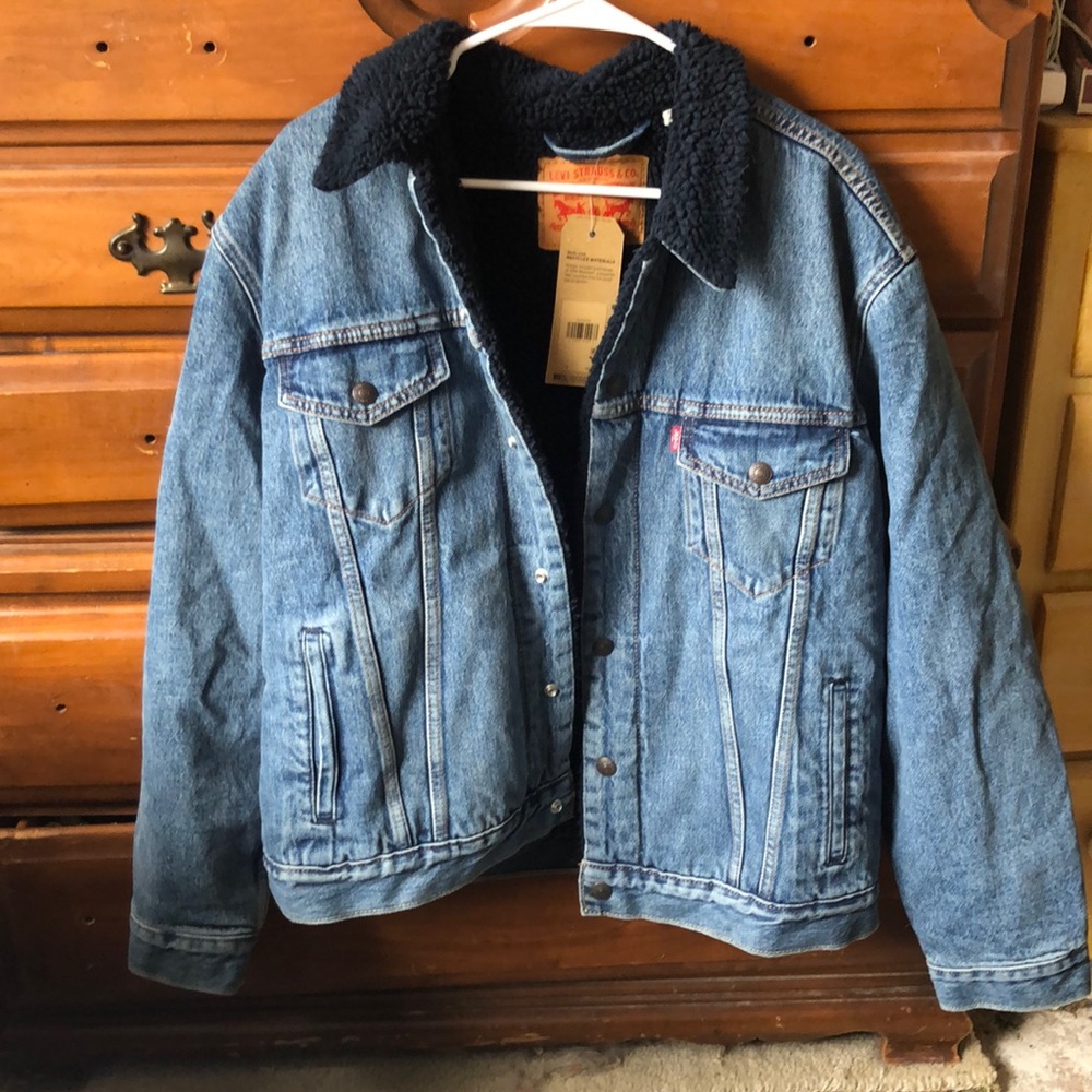 NWOT Levi’s Sherpa Lined Denim Jacket